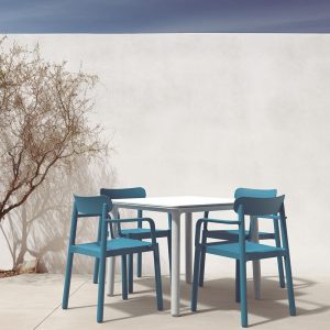 SILLA CON BRAZOS AZUL RETRO ELBA