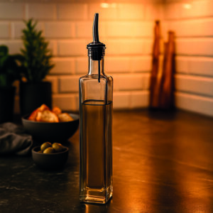 Aceitera cuadrada 0,5 litros VERSA. (Envase completo)