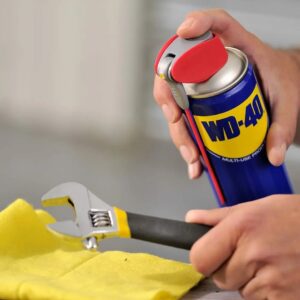 Lubricante Multiusos WD-40 200 ml Aerosol