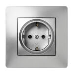 Base enchufe de empotrar FAMATEL Habitat 15 aluminio