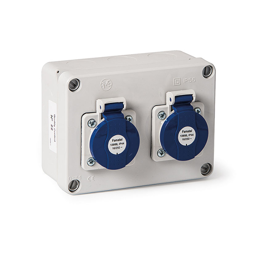 CAJA ESTANCA 2 TOMAS 2P+TT LATERAL